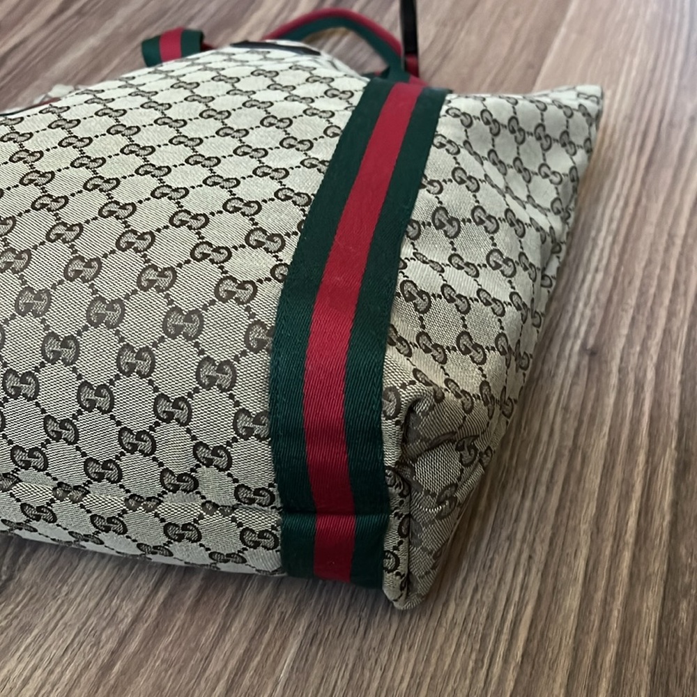 A307- 💯% authentic Gucci tote bag - Picture 11 of 16